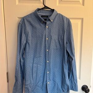 Banana Republic Light Blue Casual Button-Down Shirt